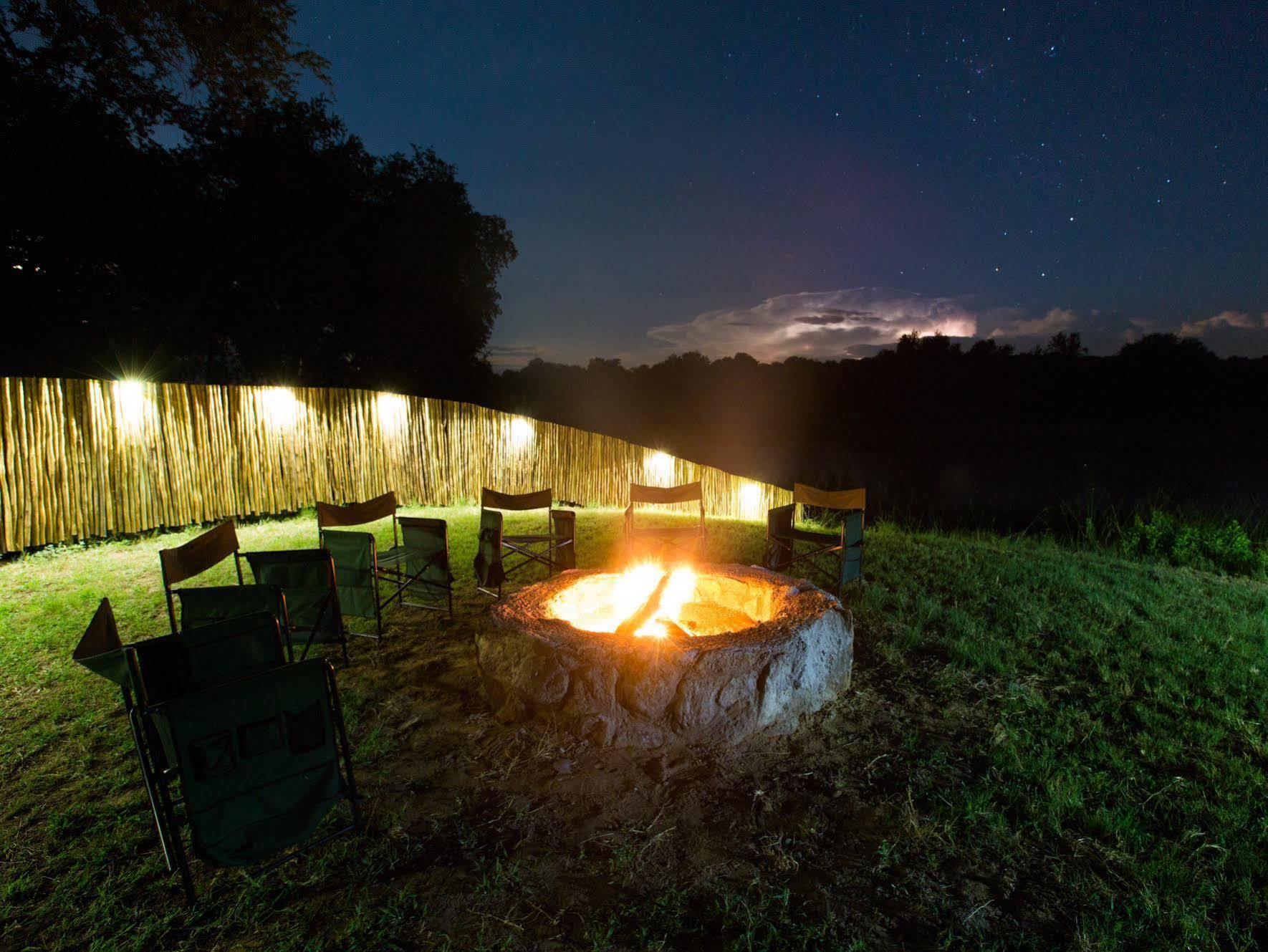 Maninghi Lodge Hoedspruit Extérieur photo