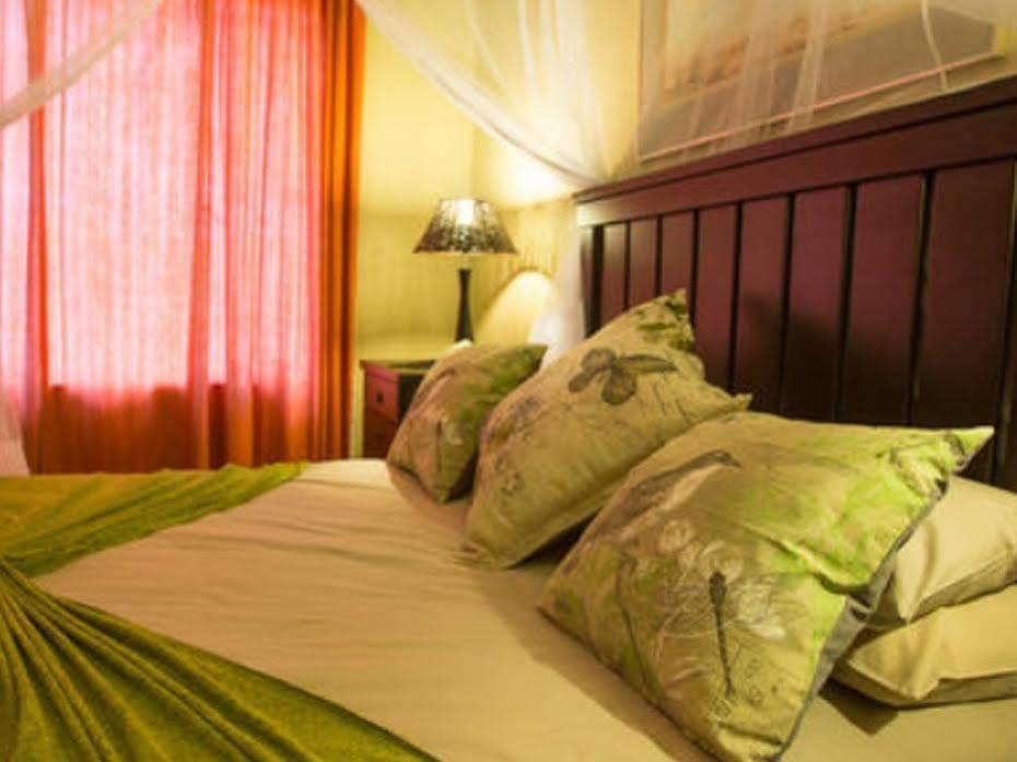 Maninghi Lodge Hoedspruit Extérieur photo